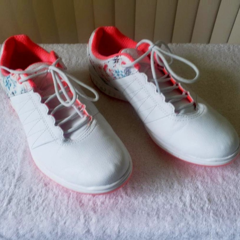 Skechers Women's Size 8.5 M GOGA MAX Spike less 5th Generation Golf Shoe